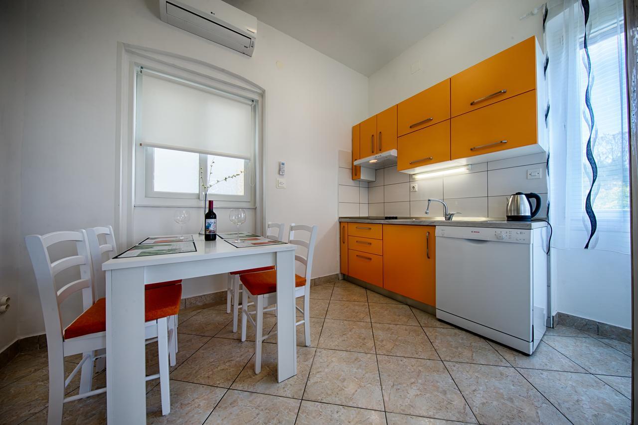 Apartment Jure Віс Екстер'єр фото