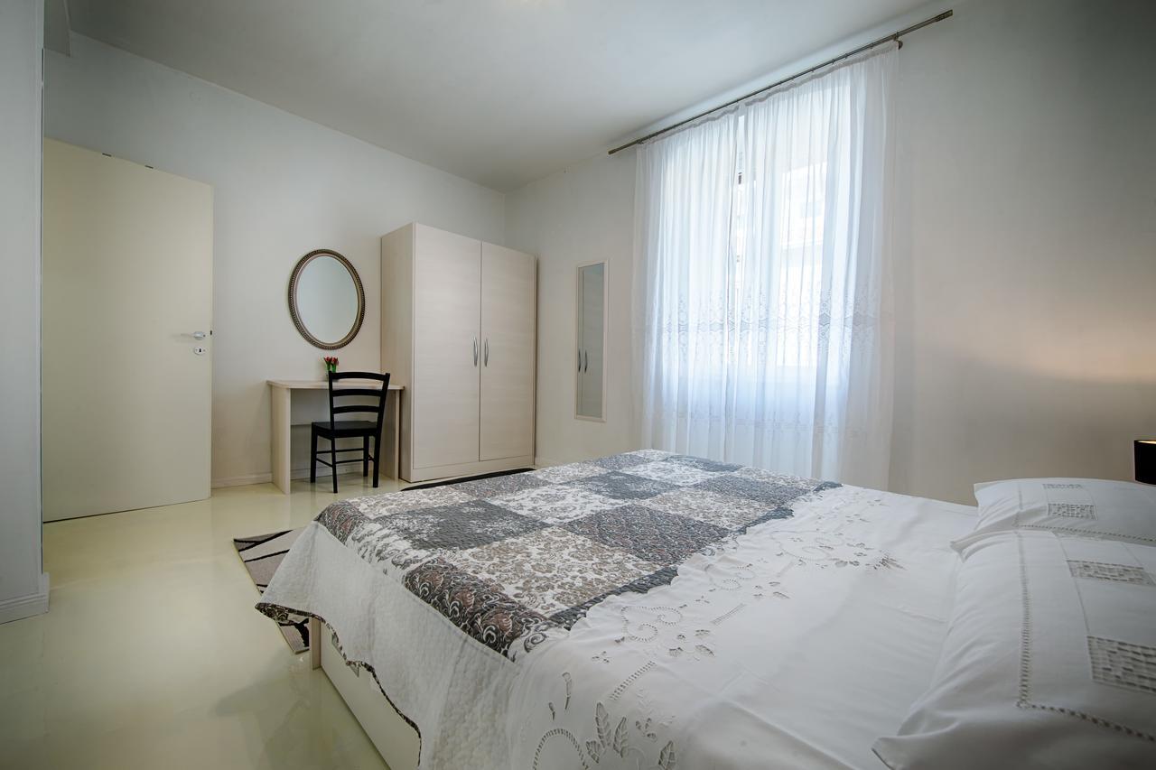 Apartment Jure Віс Екстер'єр фото