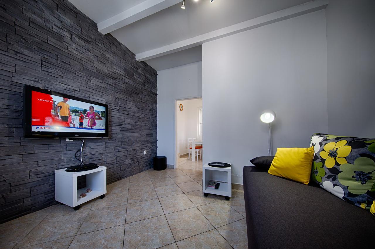 Apartment Jure Віс Екстер'єр фото