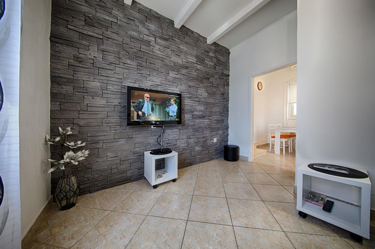 Apartment Jure Віс Екстер'єр фото